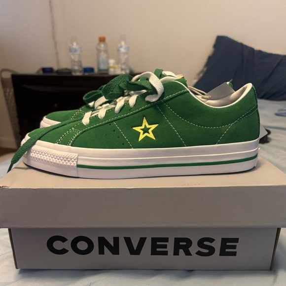 Converse One Star Pro Geeen Gold - A06645C
NWT W:7.5 M:6 - Picture 15 of 15